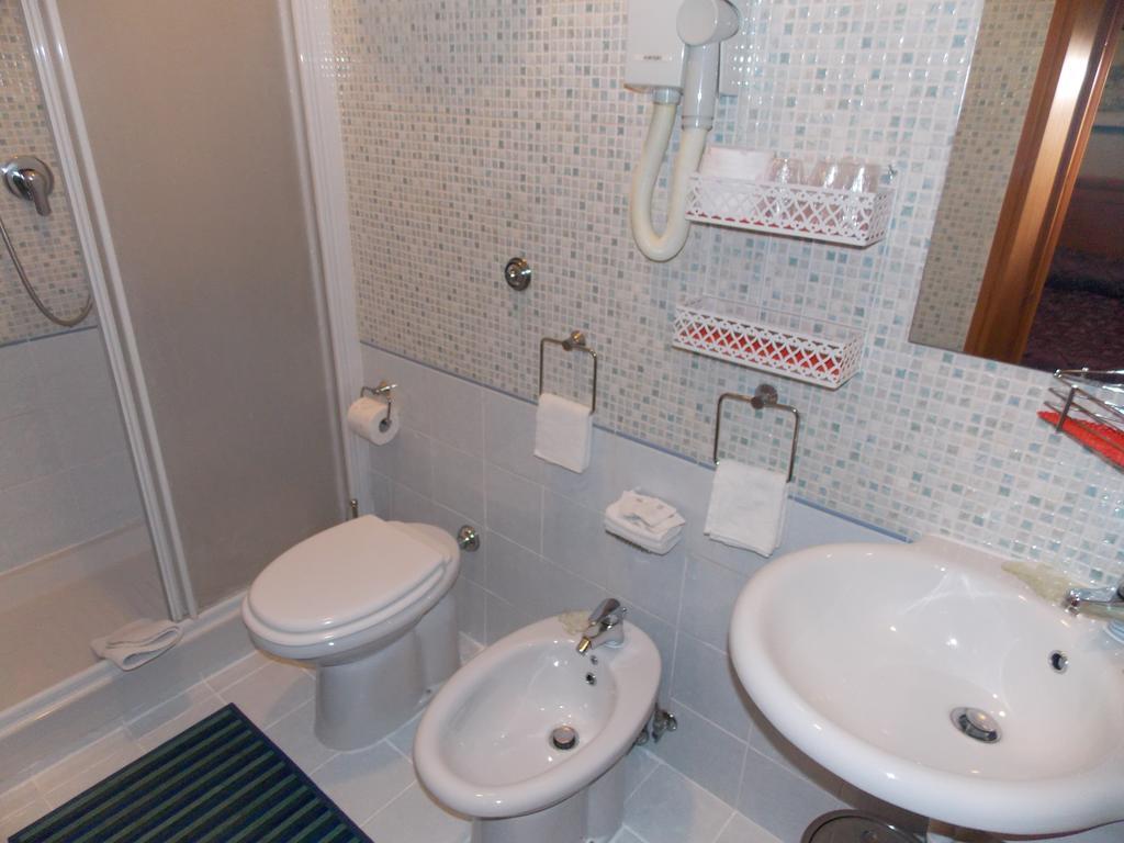 Hotel Domus Roxy Rzym Zewnętrze zdjęcie